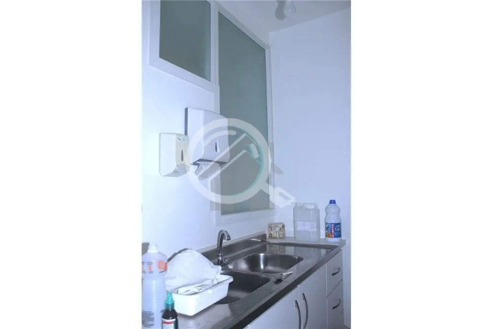 Imagem Sala Comercial com Estrutura Completa para Clínica Odontológica. Localizada no primeiro andar, est...