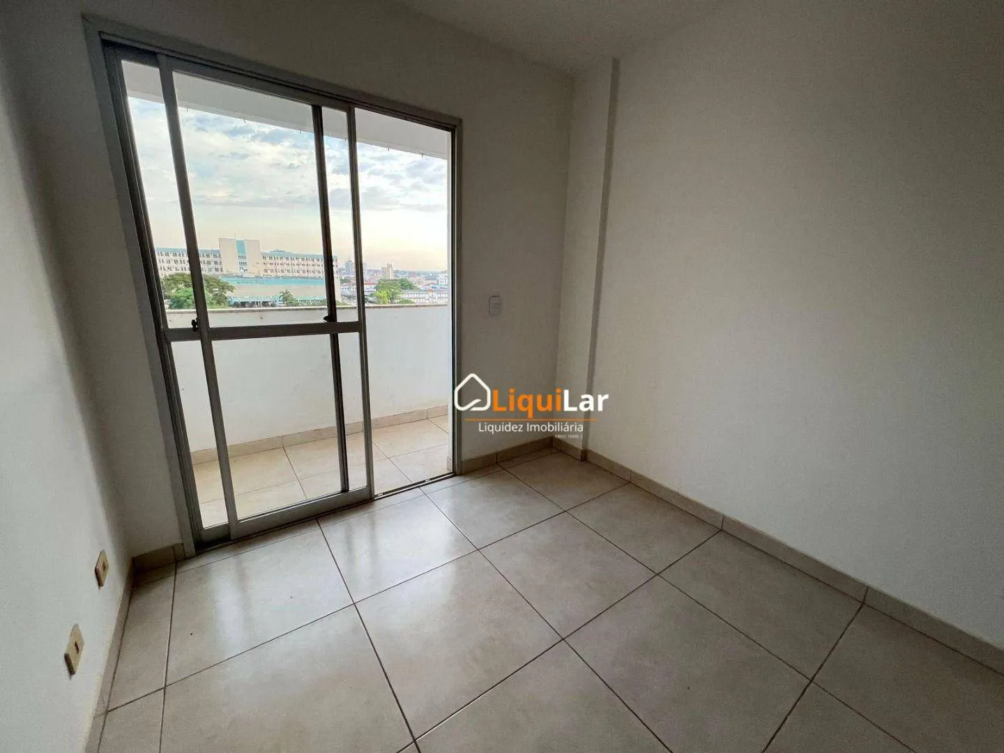 Imagem Apartamento para Locação no Edifício Pernambuco com 77 m², 3 Quartos, Suíte e 2 Vagas