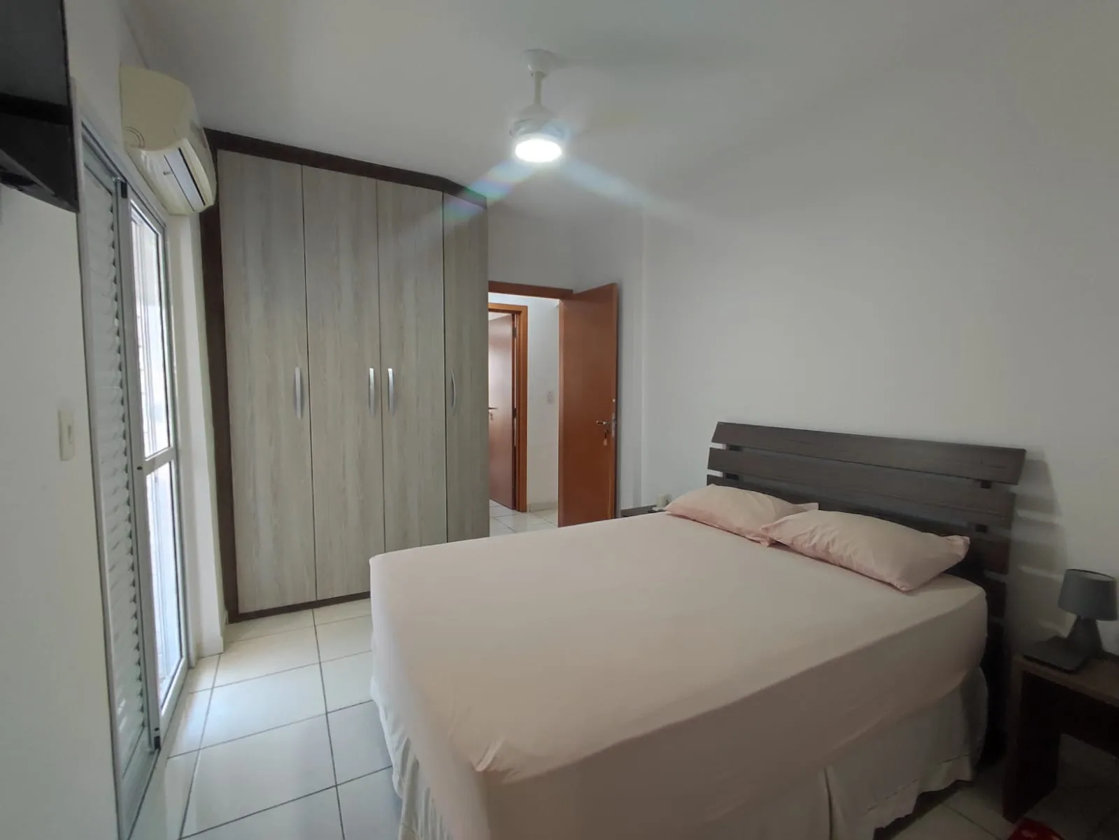 Imagem Espaçoso Apartamento na Praia Grande - VILA TUPI