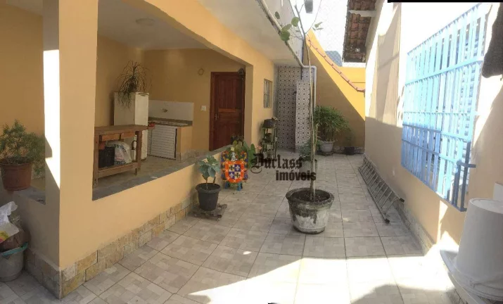 Imagem Casa com 3 dormitórios à venda, 180 m² por R$ 1.100.000 - Vila Guilhermina - Praia Grande/SP