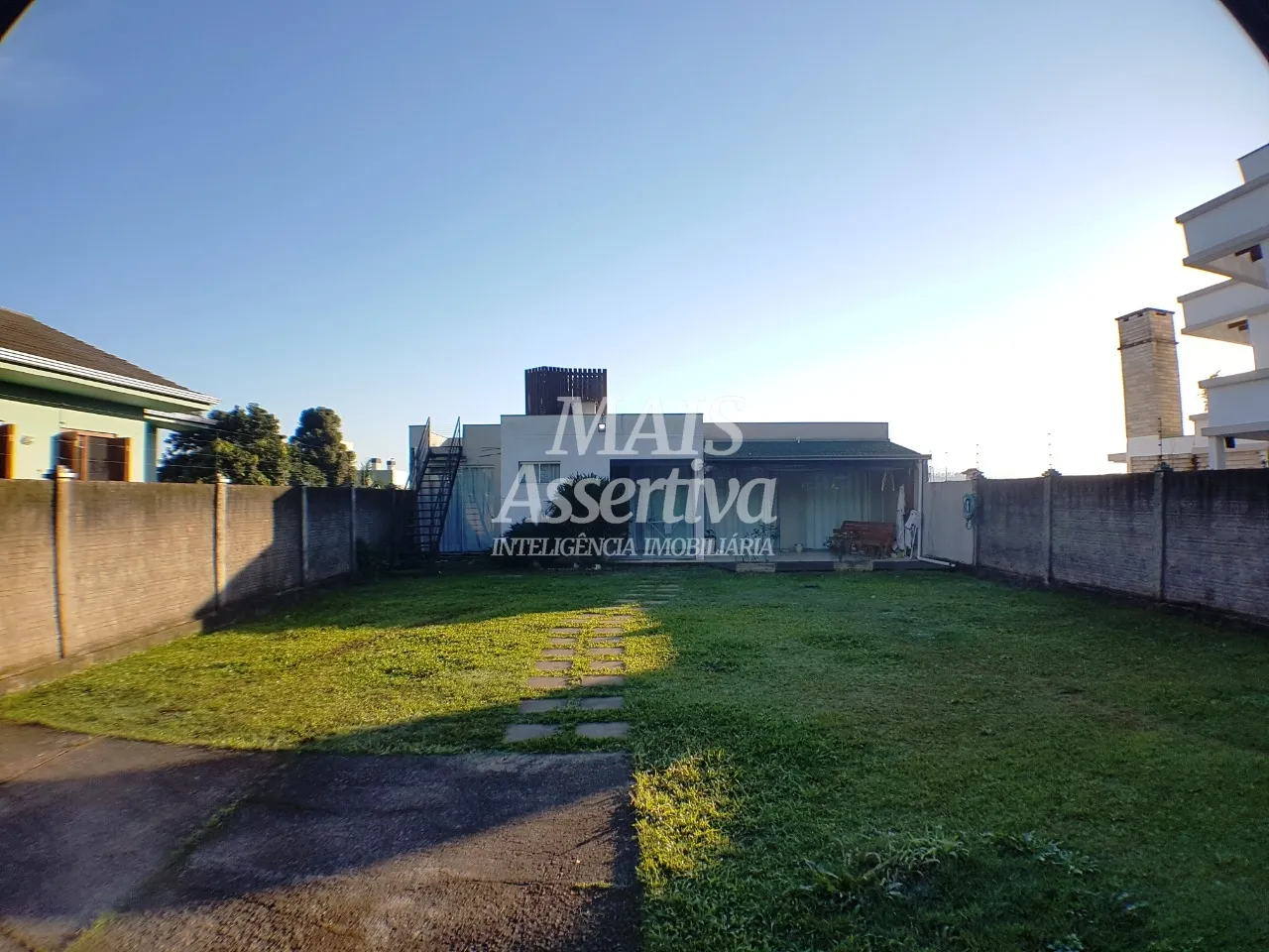 CASA COM AMPLO TERRENO EM ESTÂNCIA VELHA-RS. Por apenas R$ 583.000,00 Em condomínio Bairro Uni...