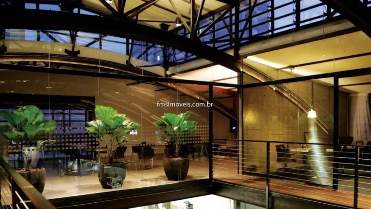 Imagem Galpão comercial para locação na Vila Leopoldina, São Paulo-SP: 2.500m², 6 banheiros, 12 vagas de garagem!