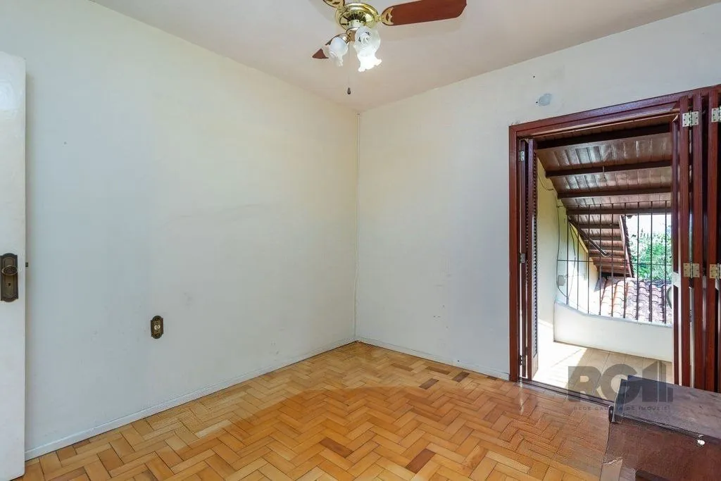 Imagem Casa de 4 dormitórios no bairro Camaquã