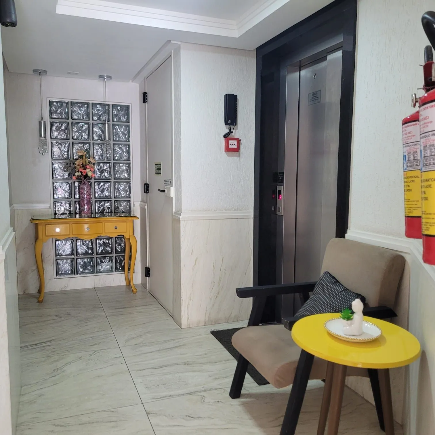 Imagem Apartamento com terraço, sacada, churrasqueira, 1 dor no Centro de Tramandaí