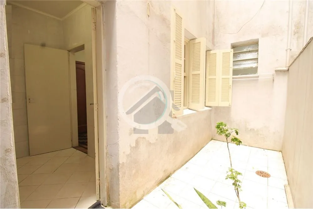 Imagem Amplo apartamento de 1 dormitório com closet, banheiro com ventilação natural, amplo arejado, pá...