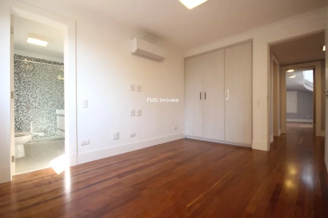 Imagem Cobertura À Venda no bairro Santa Cecília com 4 suítes, 2 salas, 3 banheiros, 4 vagas, 450m².