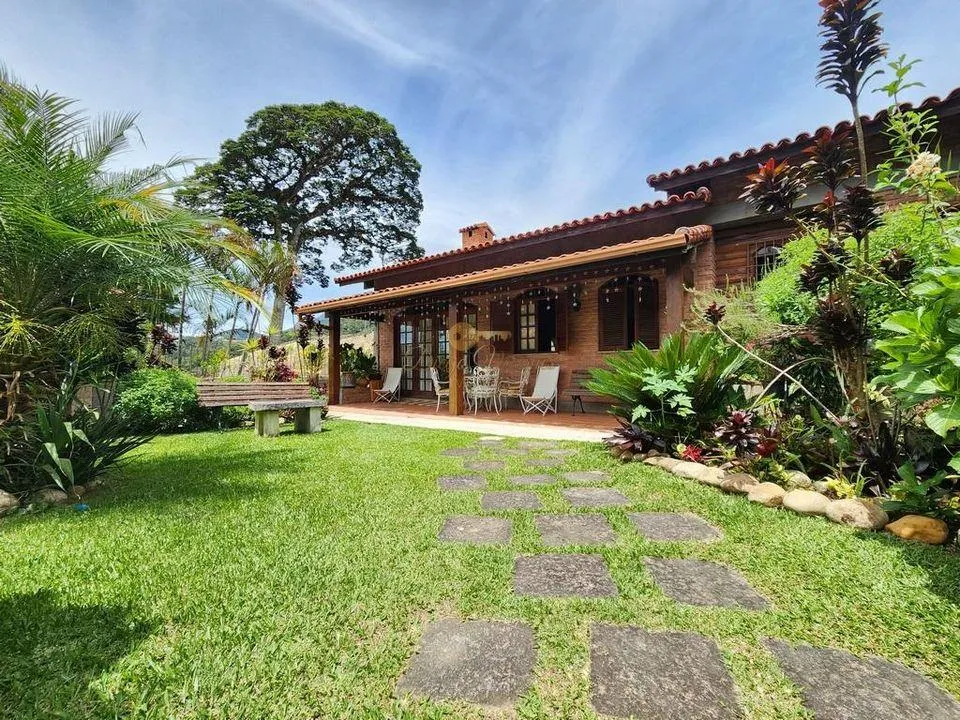 Imagem Casa para Venda em Teresópolis / RJ no bairro Golfe