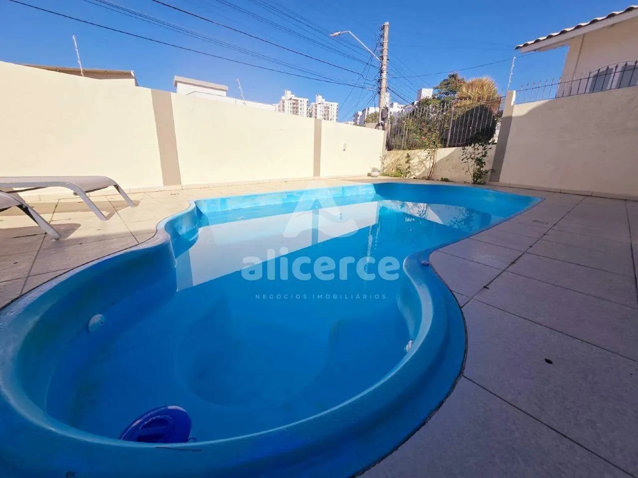 Imagem Se você busca espaço, conforto e ótima localização, essa casa é perfeita para você!