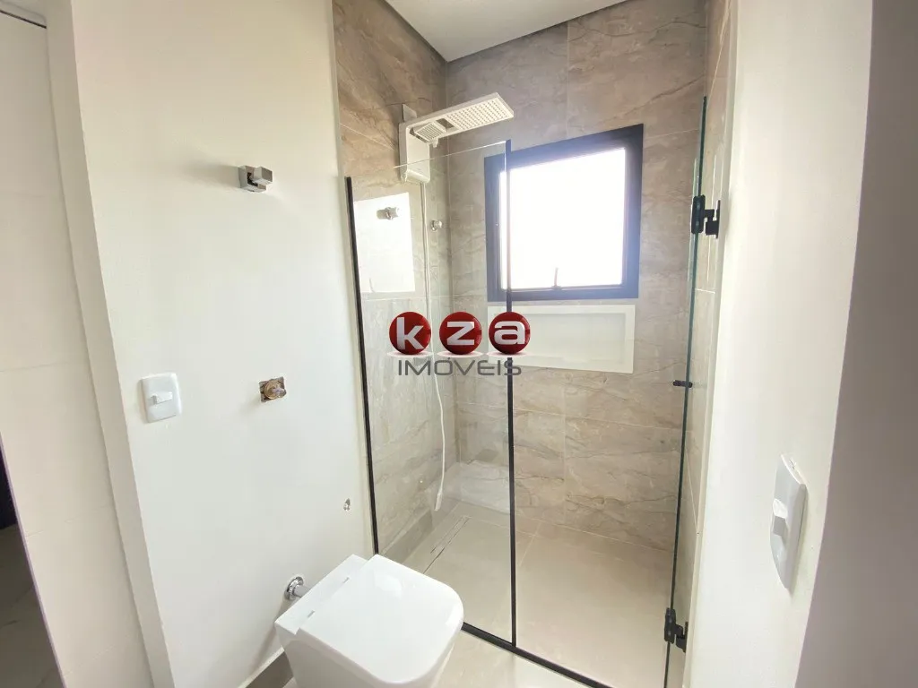 Imagem Casa em condomínio de alto padrão em Valinhos-SP, 3 quartos, 1 suíte, 2 salas, 4 banheiros, 2 vagas de garagem, 244m²