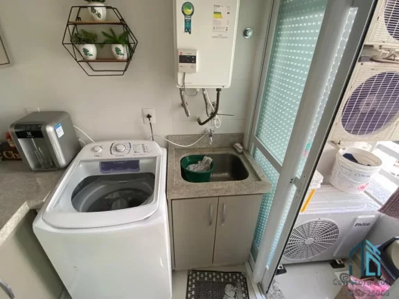 Imagem Apartamento lindo, 03 quartos, sendo 1 suíte e 2 Demi suítes, no coração da meia praia em Itapema SC