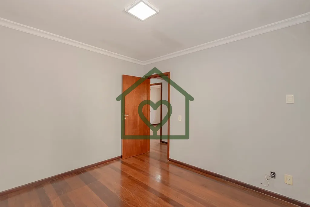 Imagem CASA DE 550m² DESOCUPADA PRONTA PARA MORADIA!
CASA PRINCIPAL COM 3 ANDARES, 5 DORMITÓRIOS, 4 VAGAS...