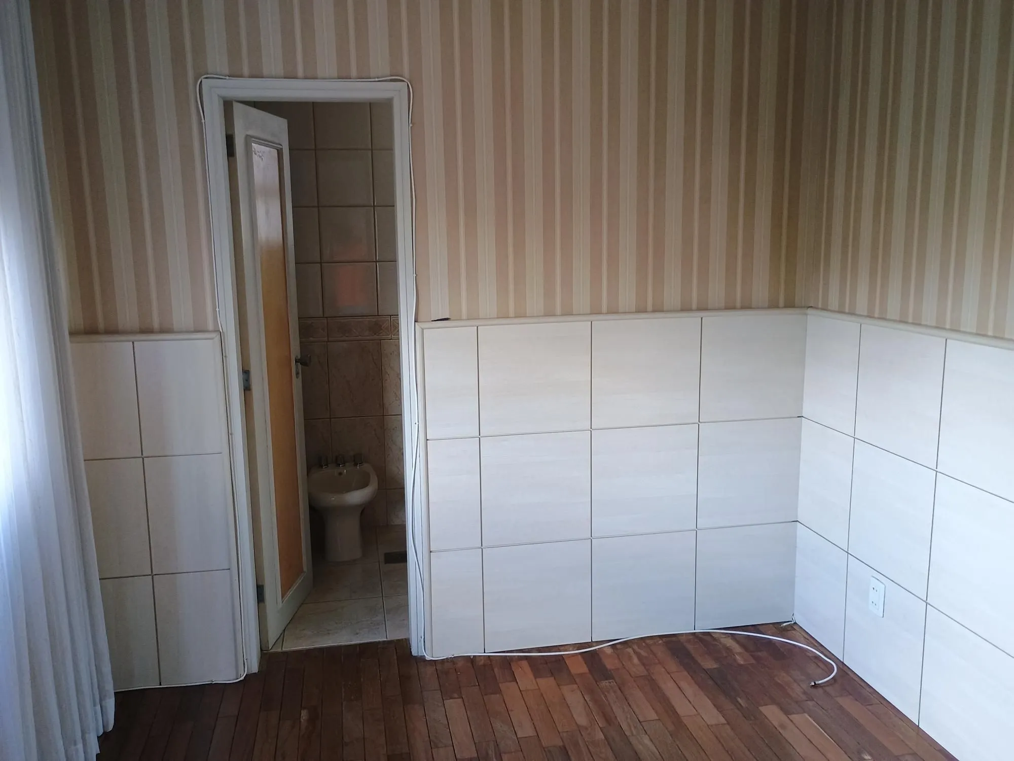 Imagem Apartamento com 03 quartos e 01 vaga à Venda no Bairro Rio Branco, Porto Alegre