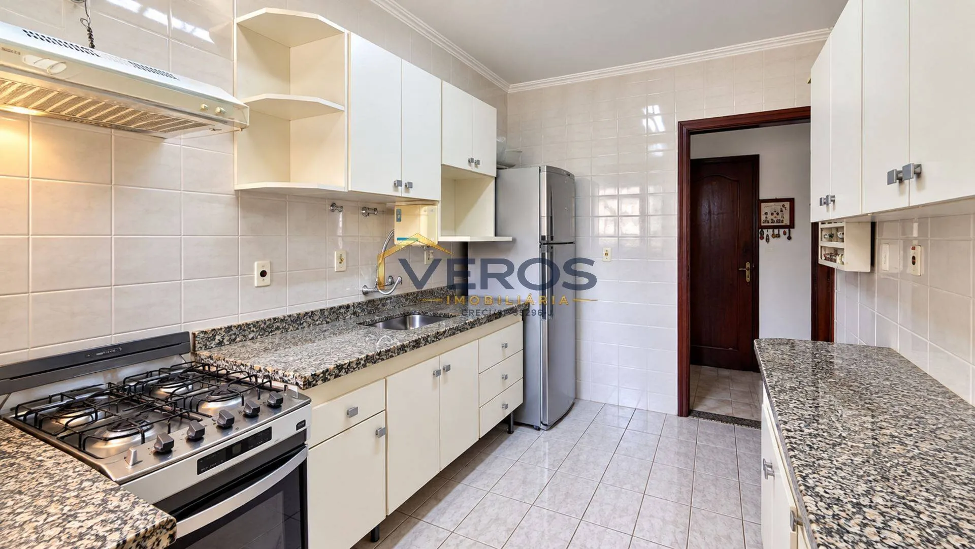 Imagem Apartamento a venda com 3 quartos a 300m da praia Martim de Sá em Caraguá