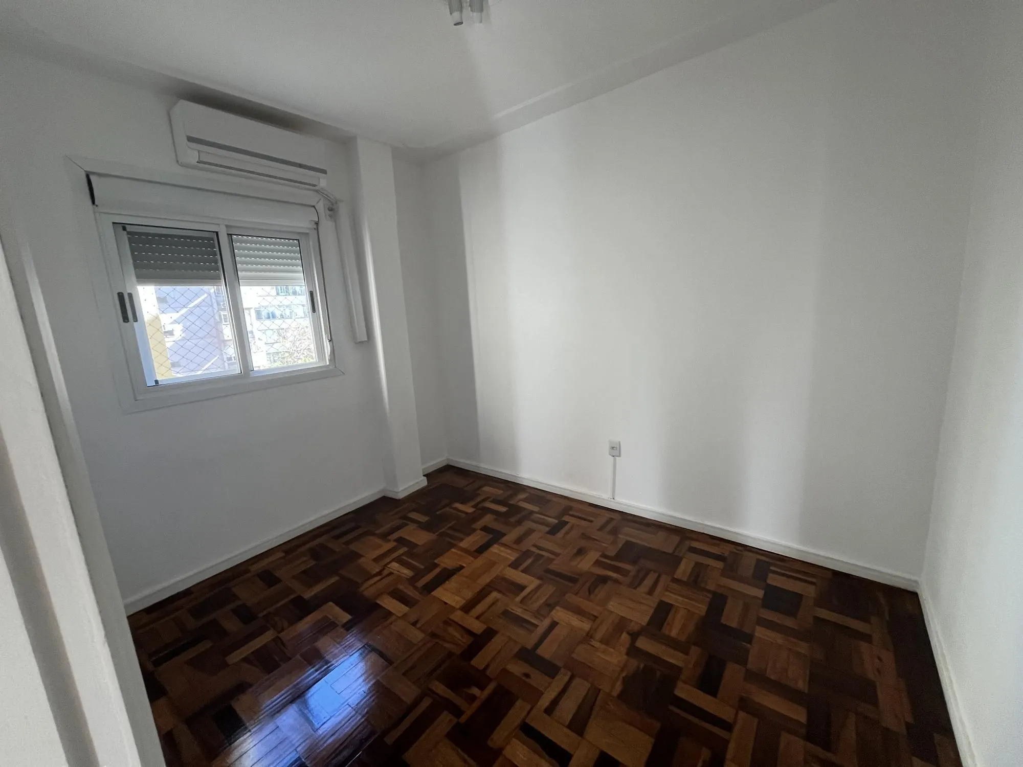 Imagem Reformado! Apartamento de 2 quartos no centro de Porto Alegre