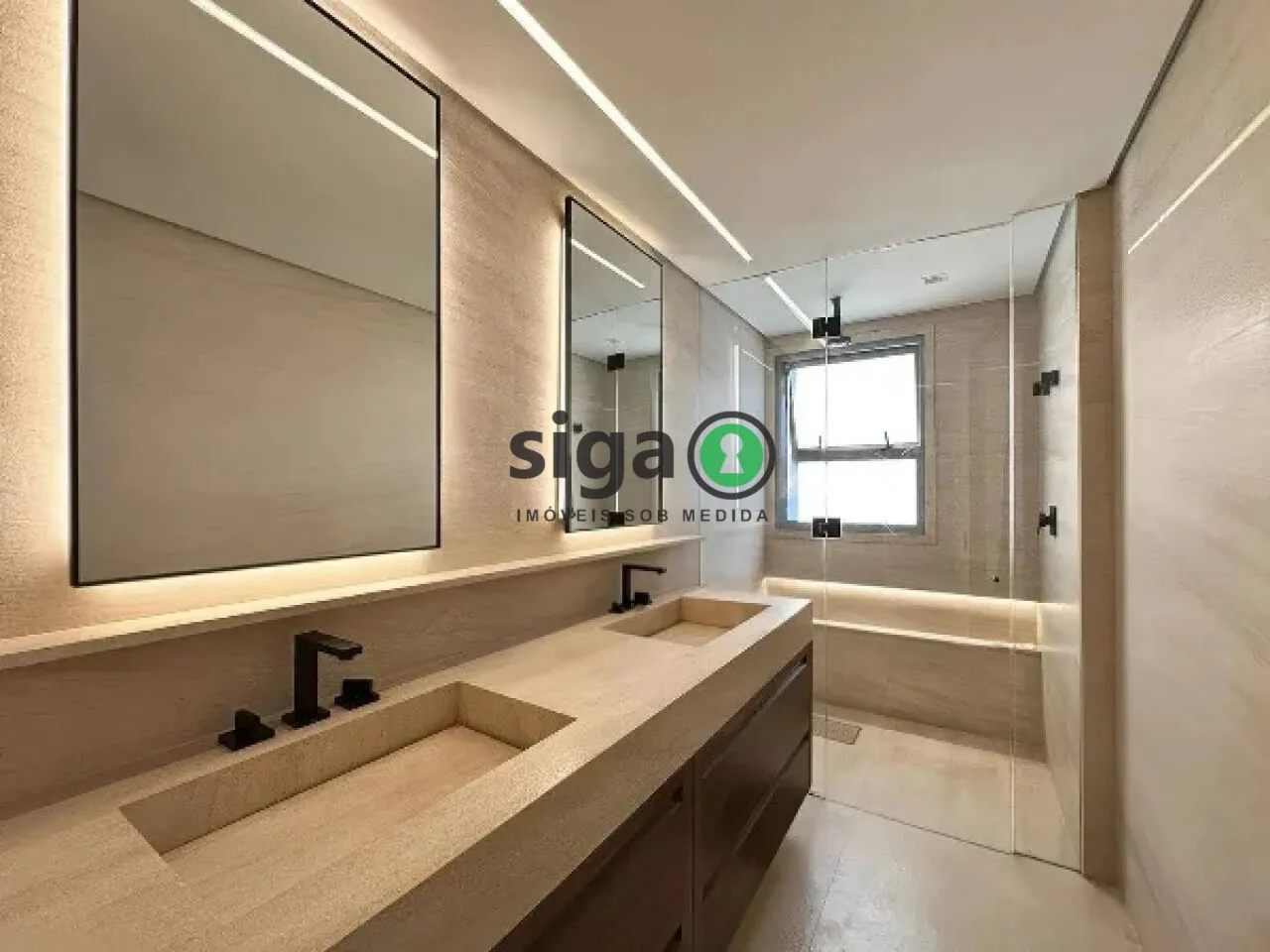 Imagem Apartamento à venda em Moema, com 2 suítes e 2 vagas com porteira fechada!