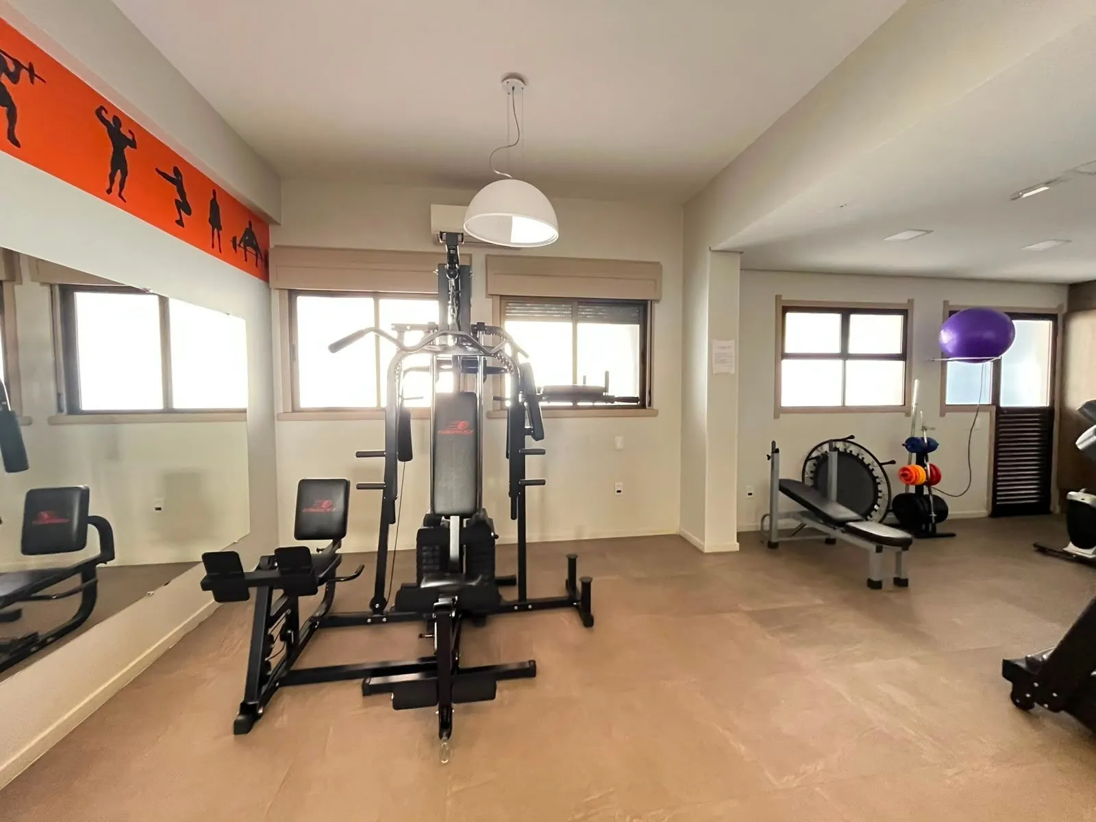 Imagem Apartamanto a venda no Menino Deus com 3 quartos e sacada