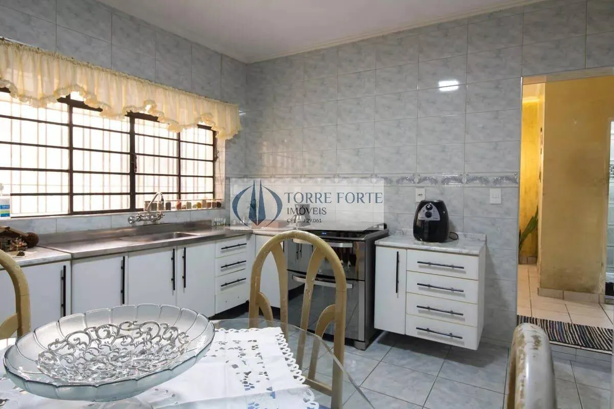 Imagem Casa com lindo espaçoso quintal, 3 vagas de garagem, 2 dormitórios