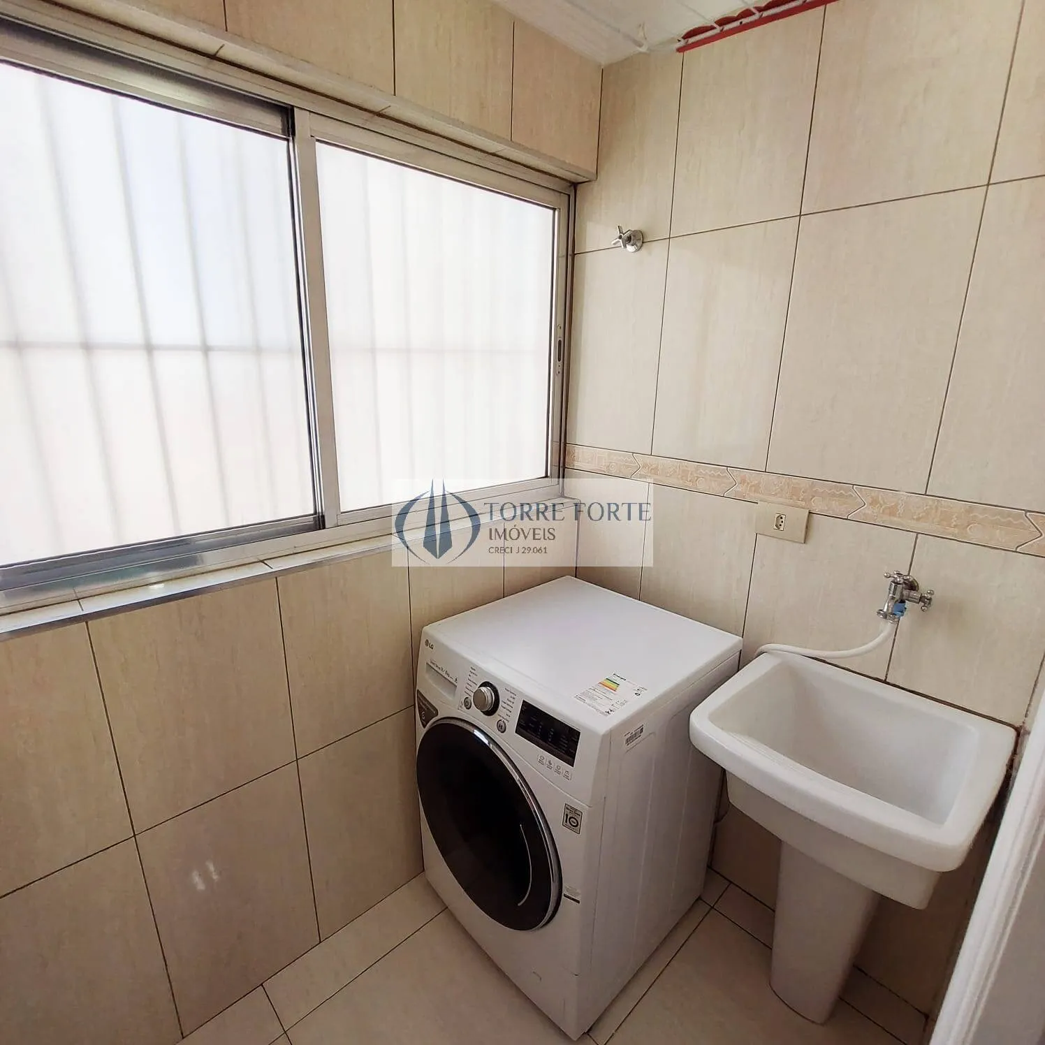 Imagem Apartamento Mobiliado com 2 Dormitórios e 1 Vaga na Vila Ema