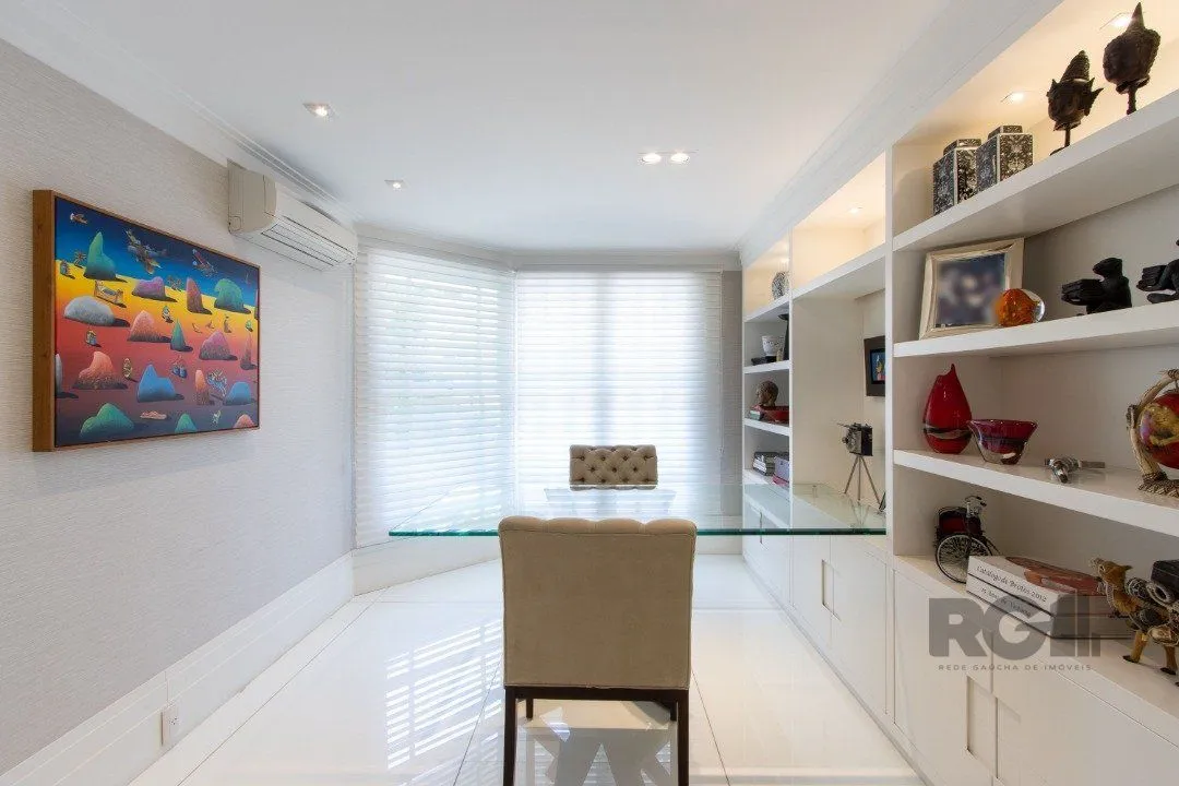Imagem Casa em condominio, mobiliada com 741m² privativos , com 3 suítes- master