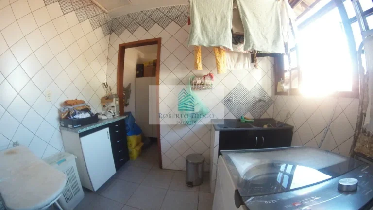 Imagem Casa de luxo à venda em Niterói-RJ, bairro Pe Pequeno: 9 quartos, 3 suítes, 4 salas, 9 banheiros, 3 vagas de garagem, 370m² de área.