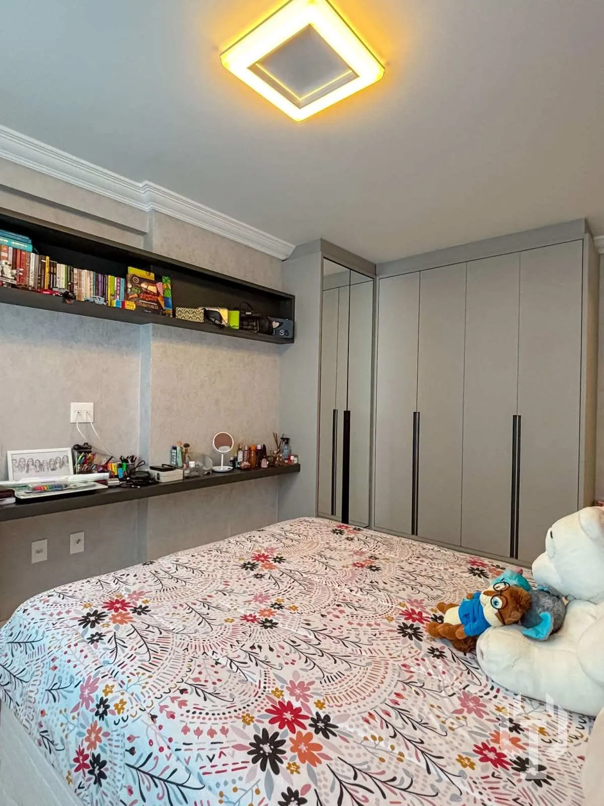 Imagem Apartamento de 4 suítes na quadra do mar em Meia Praia