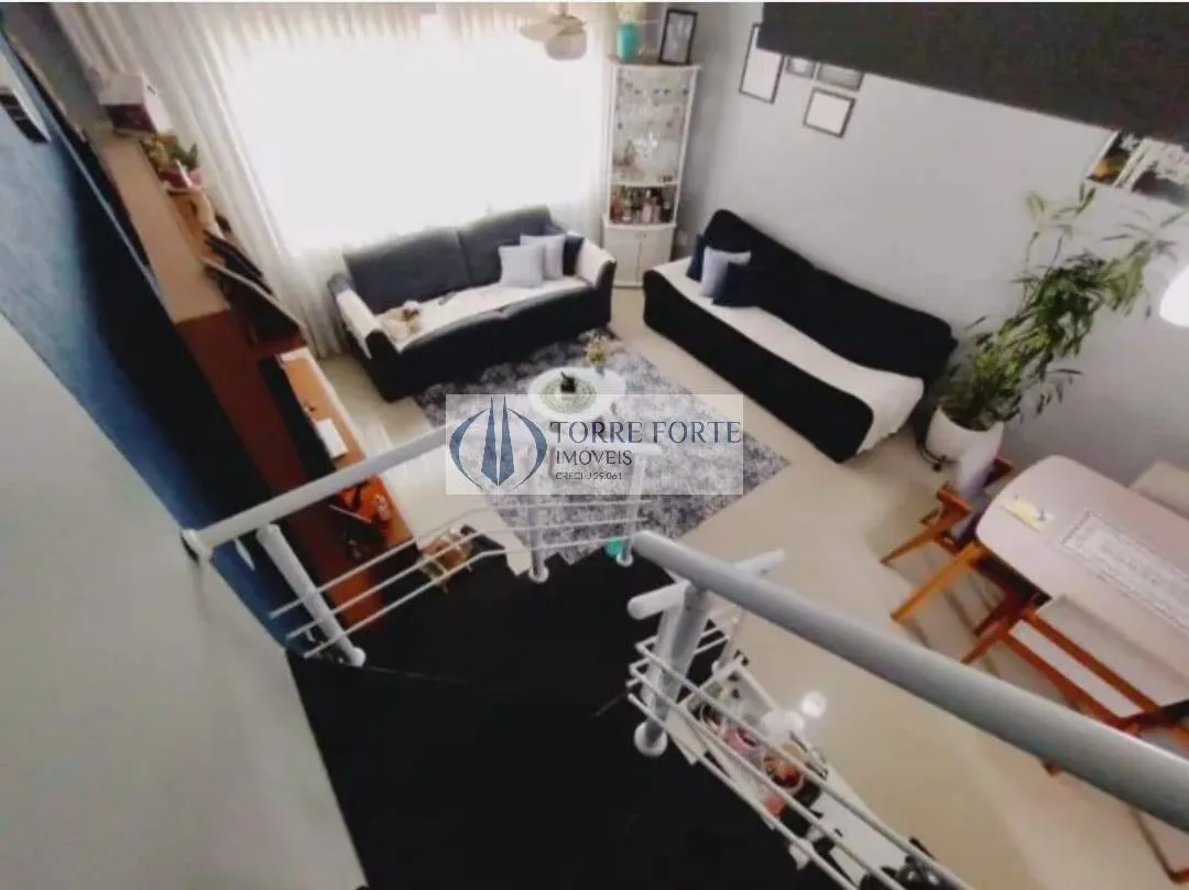 Imagem Sobrado em Condomínio Fechado com 2 Suítes e 2 Vagas na Vila Ema
