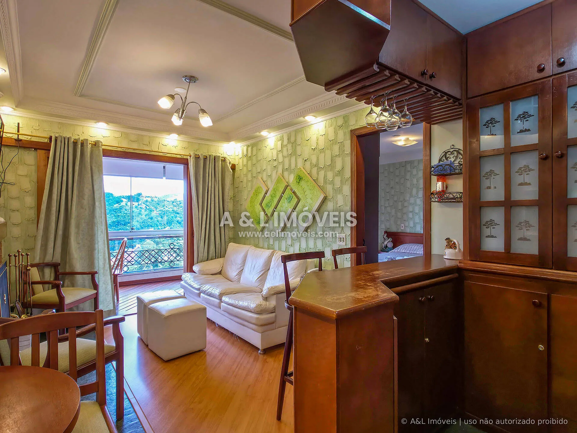 Imagem Duplex em Campos do Jordão | 75 m², 2 Suítes, Lareiras e Varandas com Vista