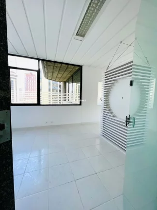 Imagem Conjunto comercial com 220m² para locação próximo a Berrini.