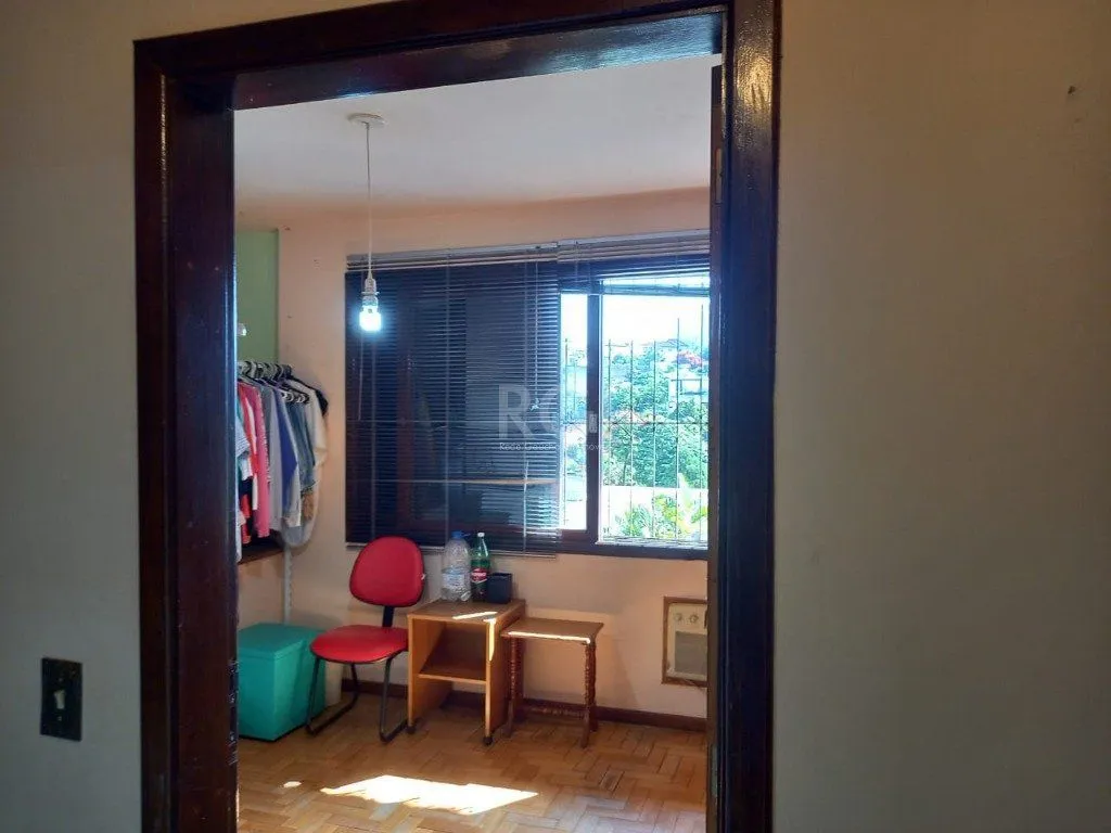 Imagem Casa para Venda de 3 dormitórios 6 vagas no bairro Chácara das Pedras