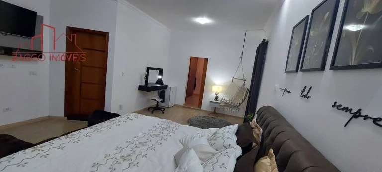 Imagem Belíssima casa a 800m do centro de Embu-Guaçu.