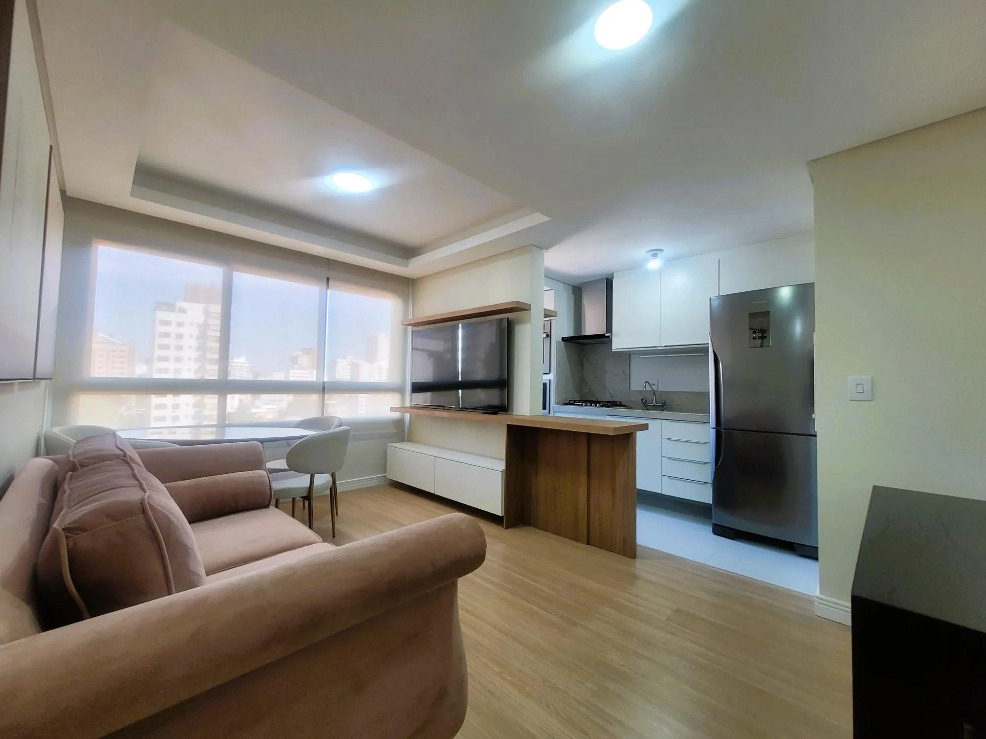 Imagem Excelente apartamento 2 dormitórios semi mobiliado no Mont`t Serrat
