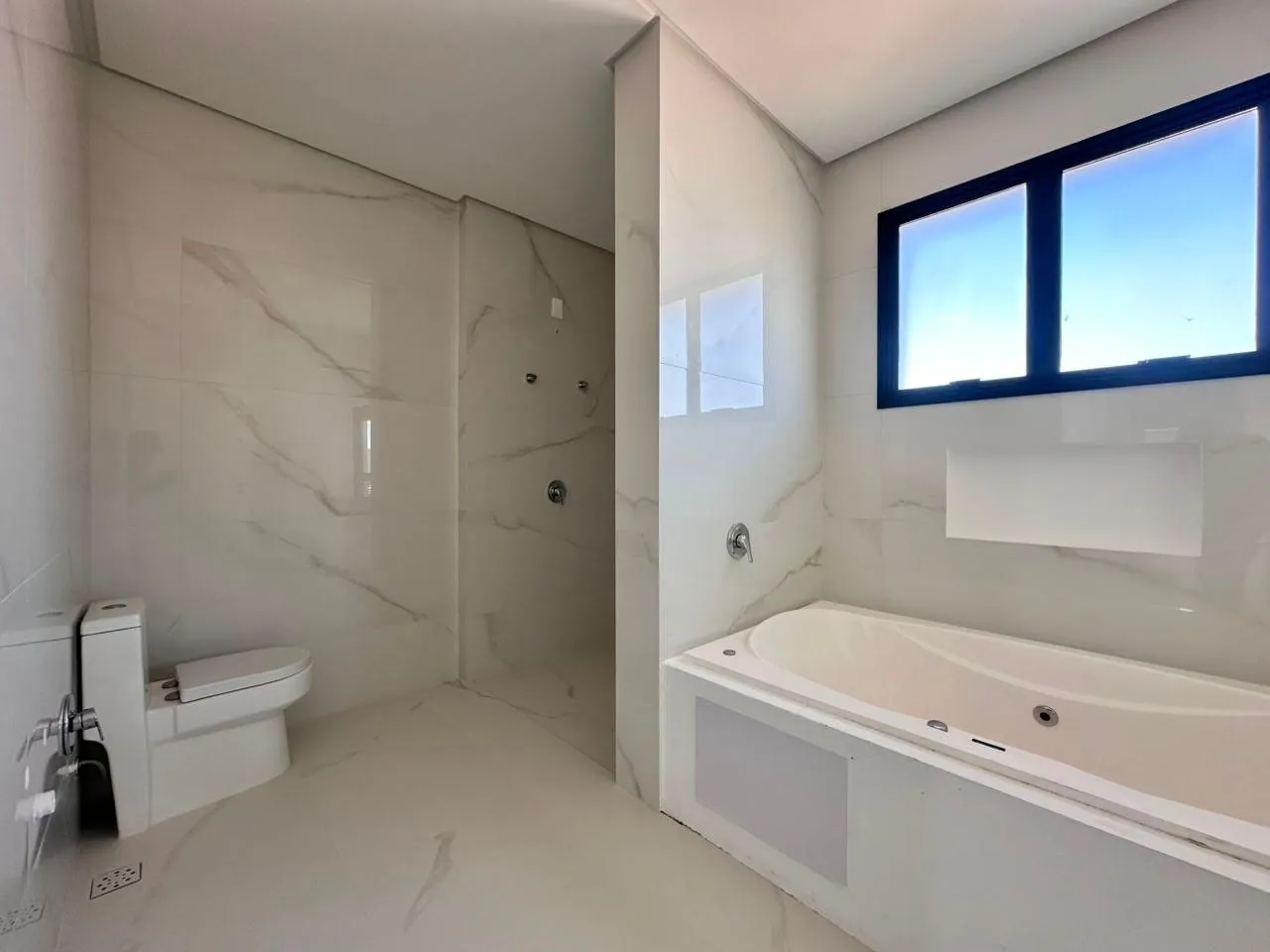 Imagem Apartamento com vista para o mar à venda com 198m2 por R$ 4.400.000,00