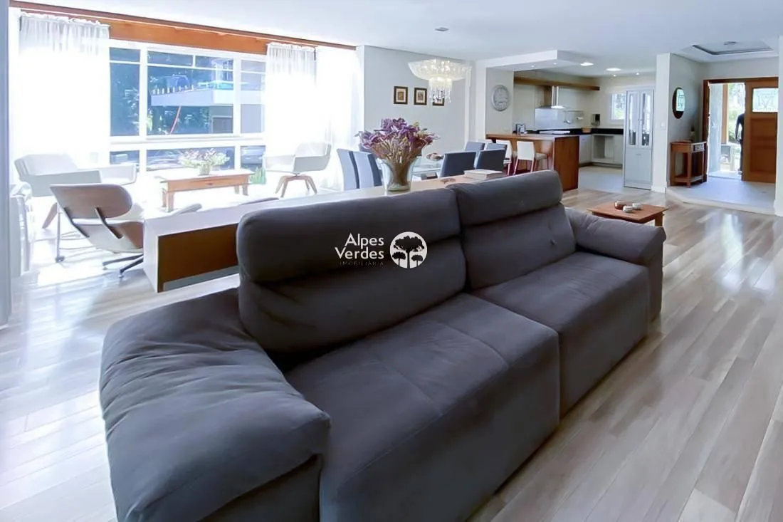 Imagem Vende-se Casa em Condominio com 3 suites a 5 minutos da Rua Coberta