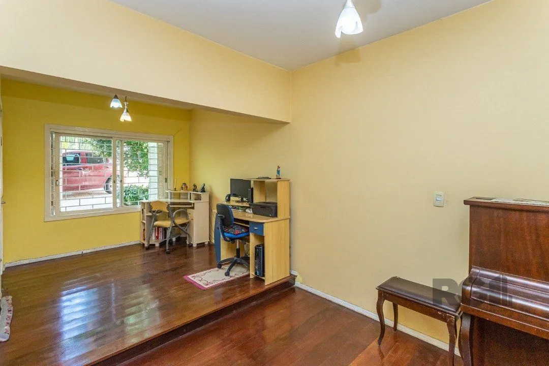 Imagem Casa com 3 Quartos à Venda, 293 m² por R$ 650.000