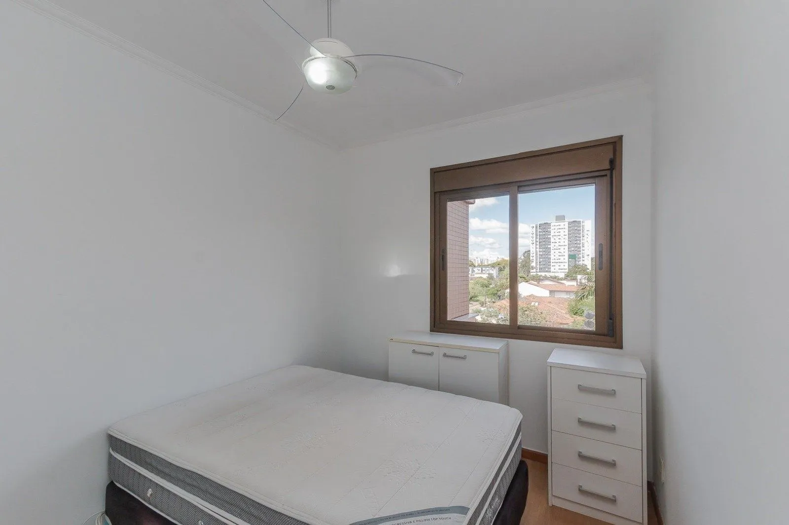 Imagem Apartamento, 4 dormitórios, sacada fechada com churrasqueira - Av. Panamericana