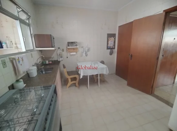 Imagem Apartamento com 3 dormitórios, 1 suíte, dependência completa e 2 vagas no bairro Ponta da Praia em Santos por R$680.000,00