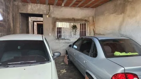 Imagem VENDA DE SOBRADO NO PARQUE RODRIGO BARRETO, EM ARUJÁ/SP, 250m² com 3 quartos, suíte, varanda, quintal e garagem fechada para 2 autos. CONSULTE-NOS.