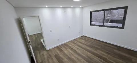 Imagem VENDA DE SOBRADO NOVO NO CONDOMÍNIO REAL PARK, EM ARUJÁ/SP, 300m² com 04 suítes, suíte máster com hidro, garagem com 04 vagas e piscina. CONSULTE-NOS.