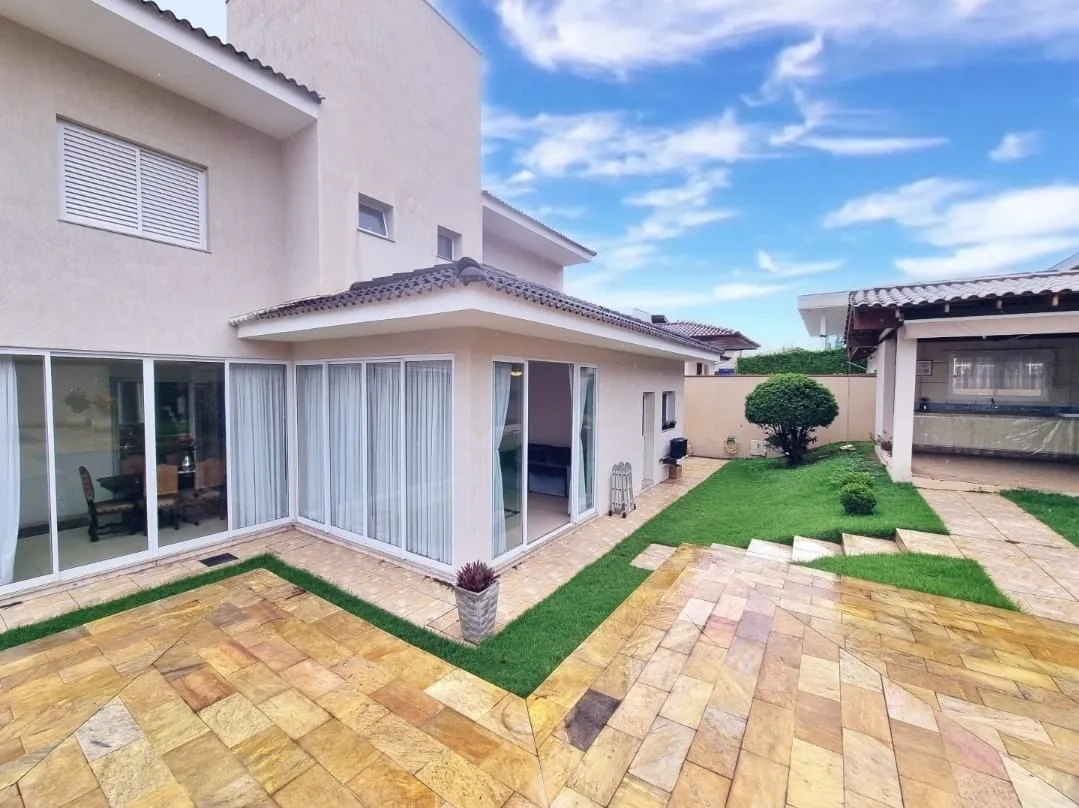 Imagem Casa à venda e locação 3 Suites, 2 Vagas, 700M², Socorro, Pindamonhangaba - SP | COLONIAL VILLAGE