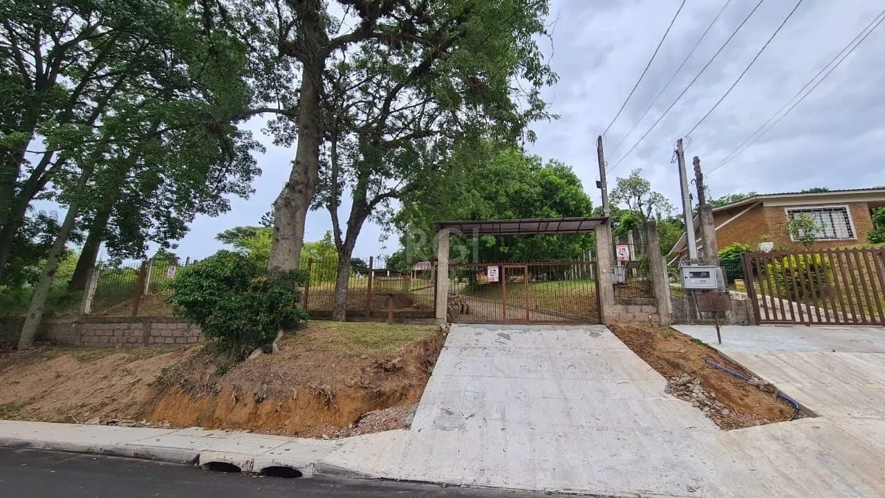 Imagem Sobrado para Venda - 200m², 3 dormitórios, sendo 1 suites, 3 vagas - Belém Novo