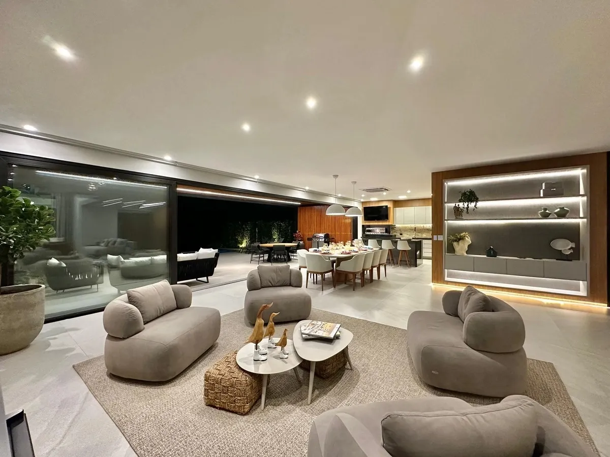 Imagem Sobrado Beira Lago, mobiliado e decorado com 05 suítes e piscina