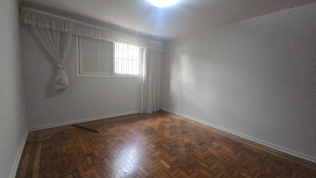 Imagem Imperdível: Casa à venda em São Paulo-SP, Jardim Londrina - 3 quartos, 1 suíte, 3 banheiros, 2 vagas de garagem - 181m².