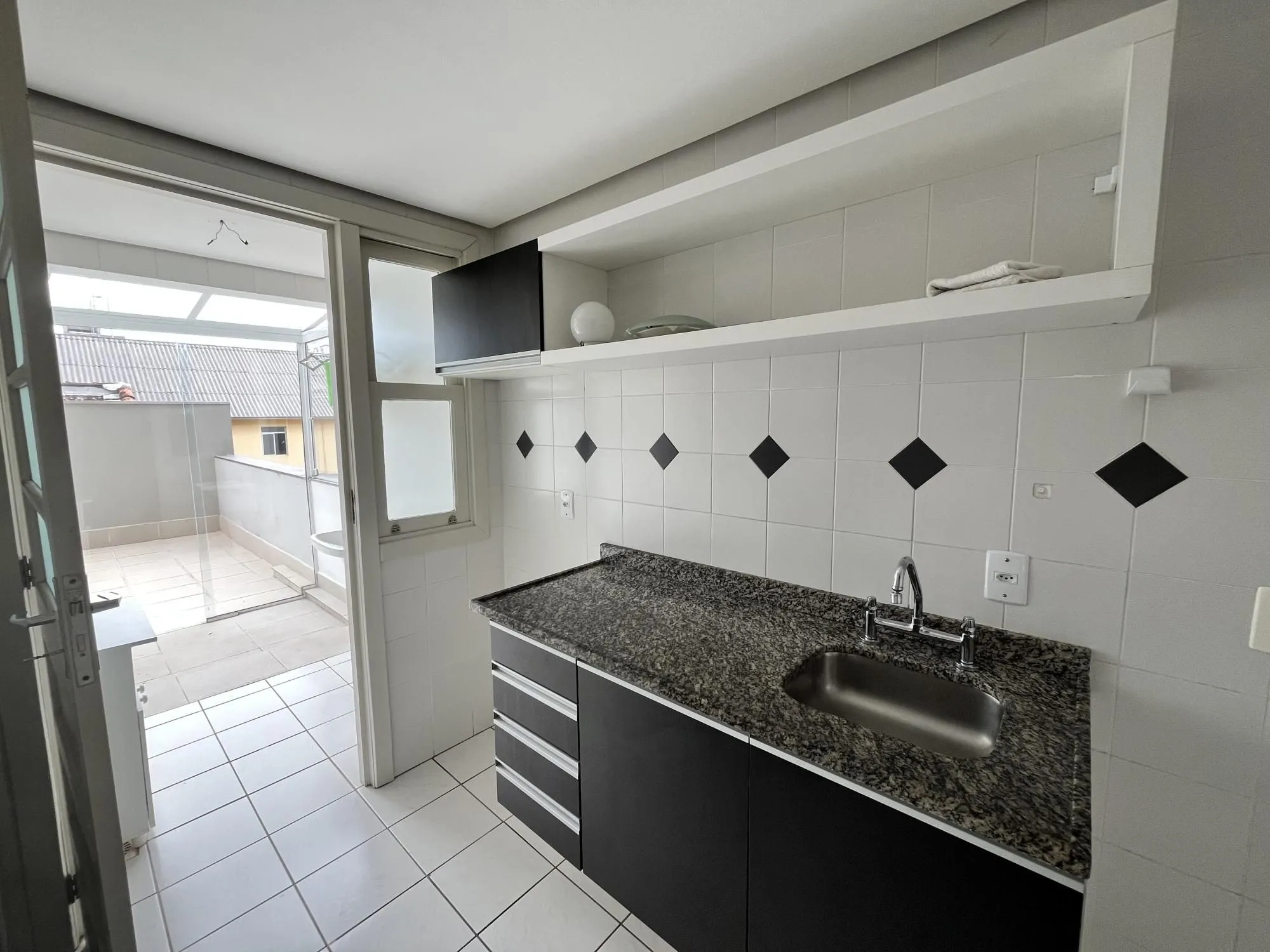Imagem Apartamento de 1 quarto com sacada e 1 vaga de garagem no bairro Farroupilha