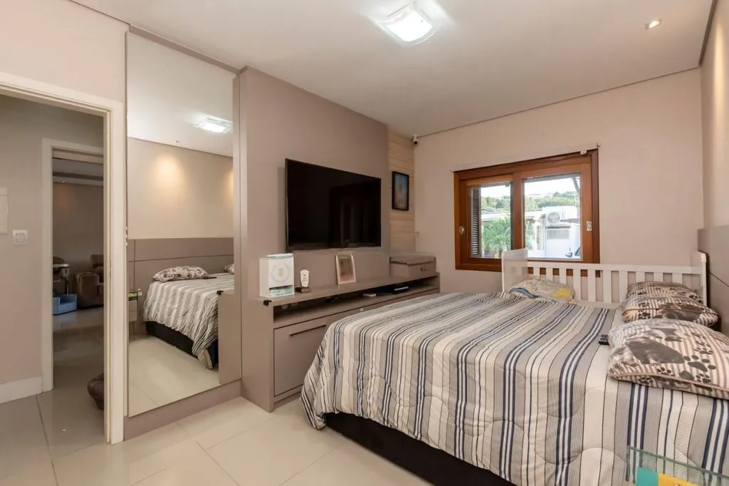 Imagem Casa de 2 dormitórios à venda no Bairro na Lomba do Pinheiro - Porto Alegre