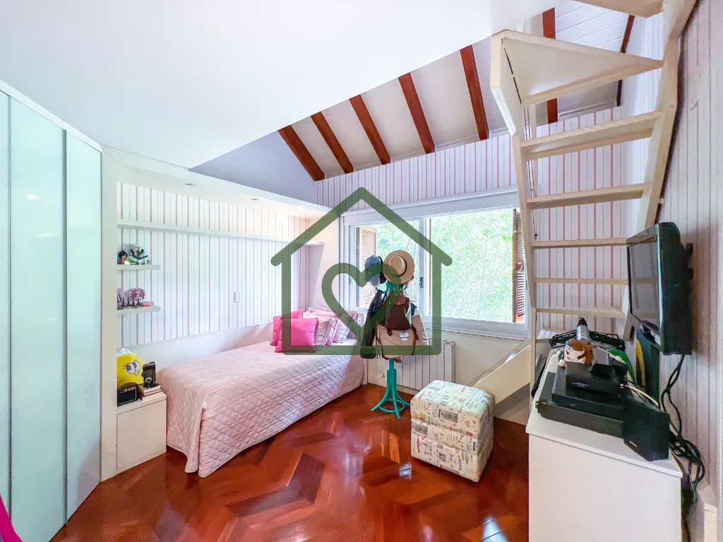 Imagem Esta belíssima residência de alto padrão oferece 4 suítes em 632m² de área privativa, elegante...