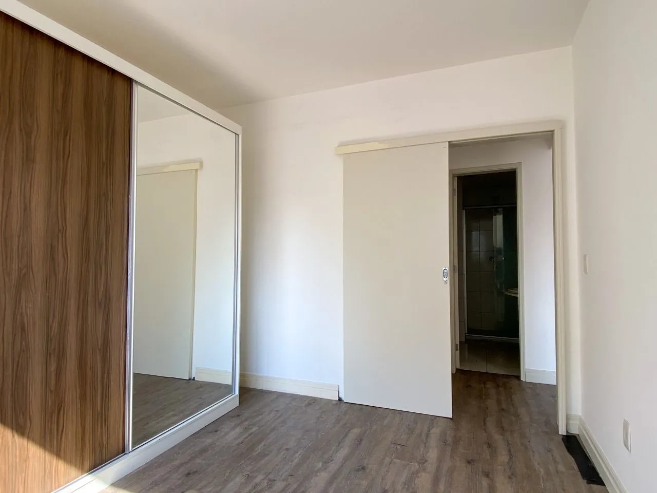 Imagem APARTAMENTO DE FRENTE, 1 DORMITÓRIO COM VAGA DE GARAGEM NA DUQUE