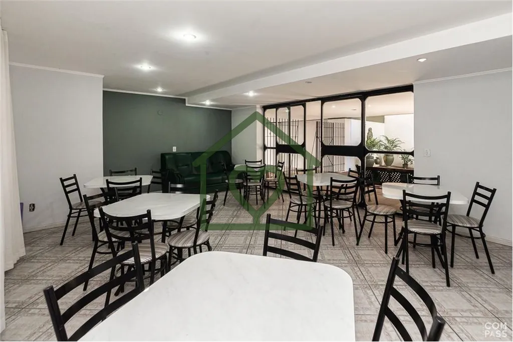 Imagem Apartamento com 82m² privativos, 2 dormitórios, sendo um deles uma suíte, dependência de emprega...