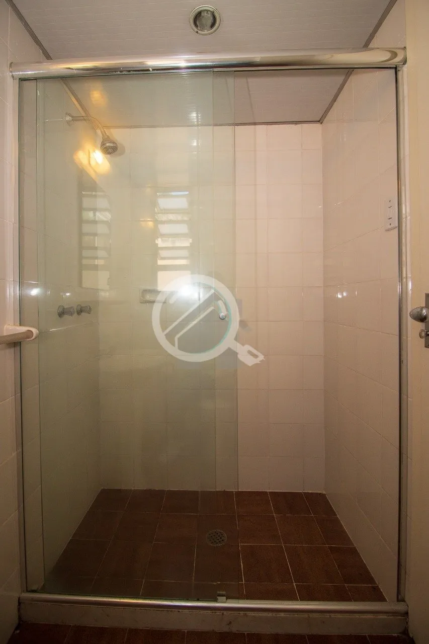 Imagem Studio totalmente mobiliado, com ar condicionado,uma cama de casal e duas camas de solteiro, banheir...