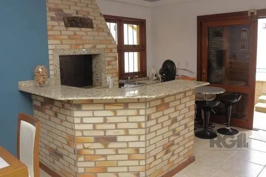 Imagem Excelente casa de 287m² com 3 dormitórios e 4 vagas.