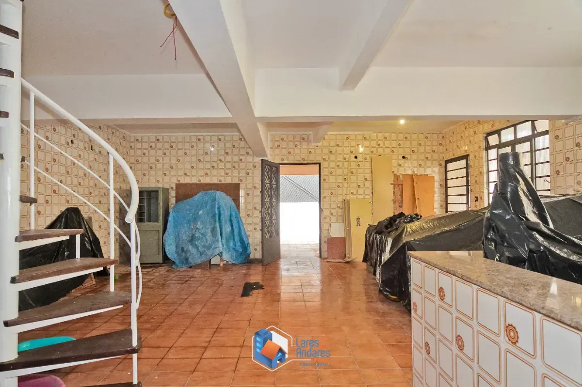 Imagem Sobrado para venda em Parque São Domingos com 4 quartos, sendo 1 suíte, 310m²